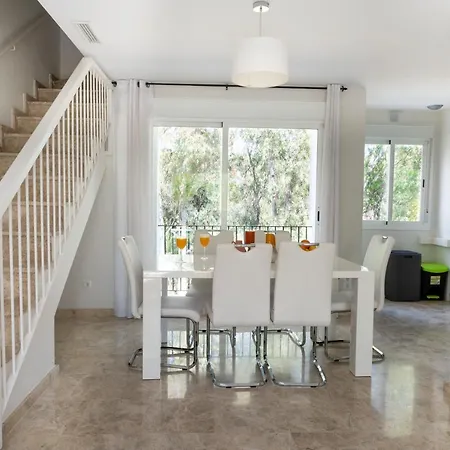 2bdr Penthouse, Naranjos, W/pool, 2km P.banus شقة *