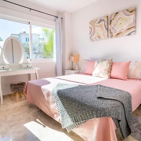 2bdr Penthouse, Naranjos, W/pool, 2km P.banus شقة ماربيا