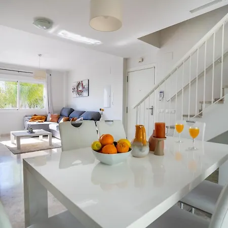 شقة 2bdr Penthouse, Naranjos, W/pool, 2km P.banus ماربيا