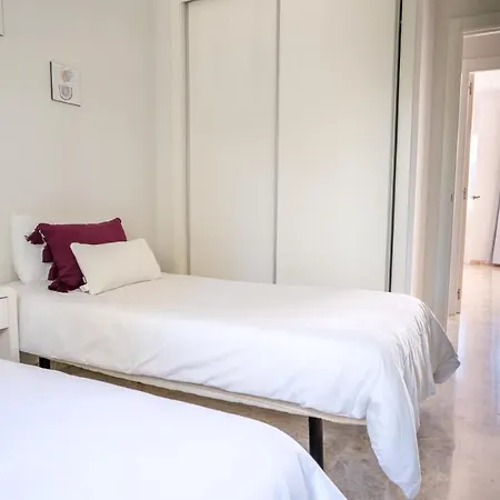 2bdr Penthouse, Naranjos, W/pool, 2km P.banus شقة *