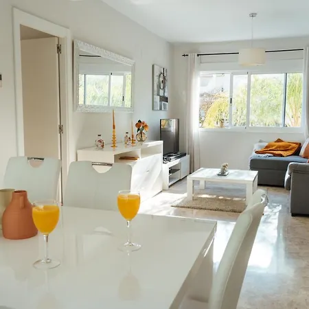 شقة 2bdr Penthouse, Naranjos, W/pool, 2km P.banus