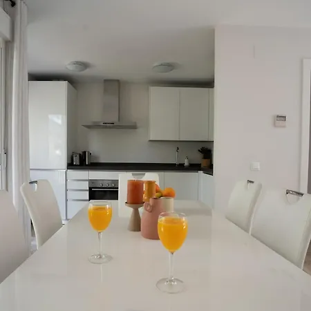 2bdr Penthouse, Naranjos, W/pool, 2km P.banus شقة ماربيا